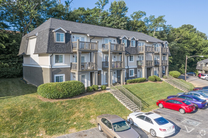 Building Photo - Hickory Lake