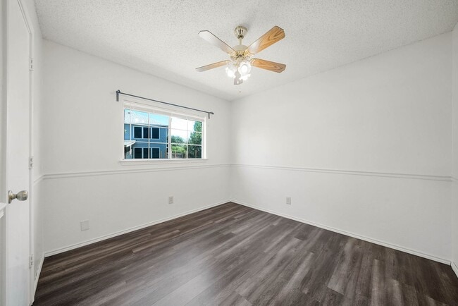 Building Photo - 3 Bedroom and 2 Bathroom located  in Brentfield Subdivision