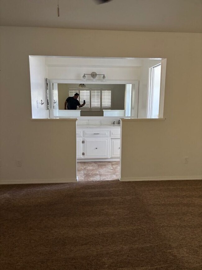 Building Photo - Very Clean Condo in Kern City!  2 Bedrooms...