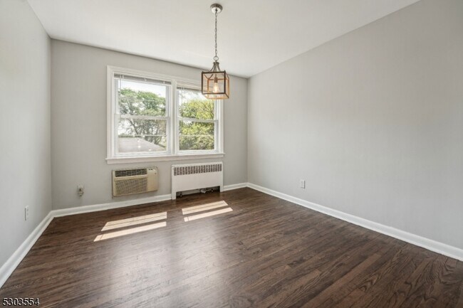 Building Photo - 24 Hutton Ave