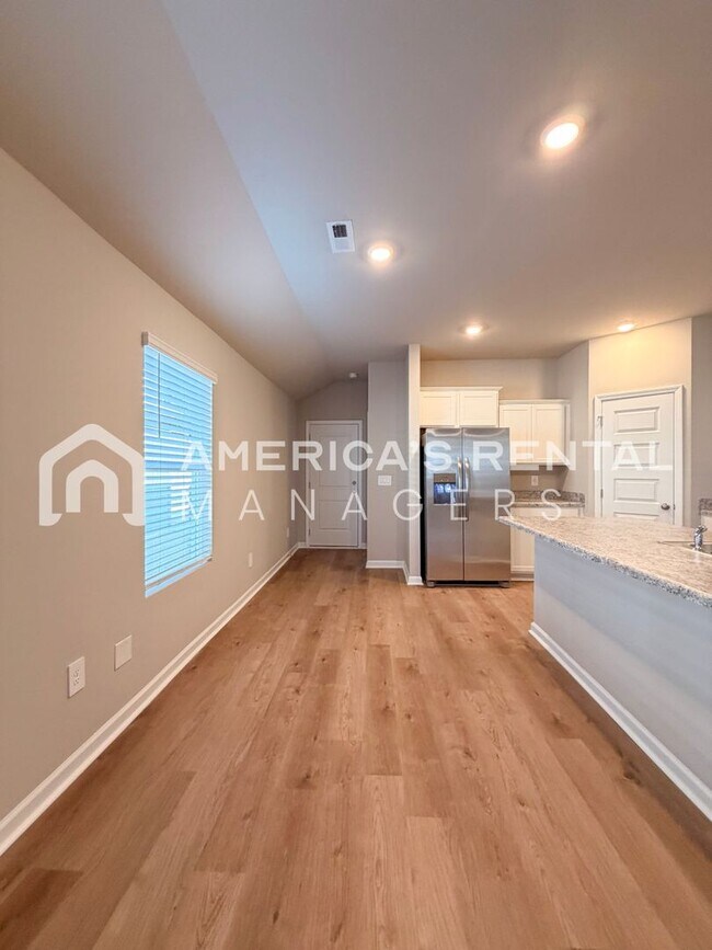 Building Photo - Modern Comfort Awaits in Mize Meadows Brand New Construction with Open Floor Plan!