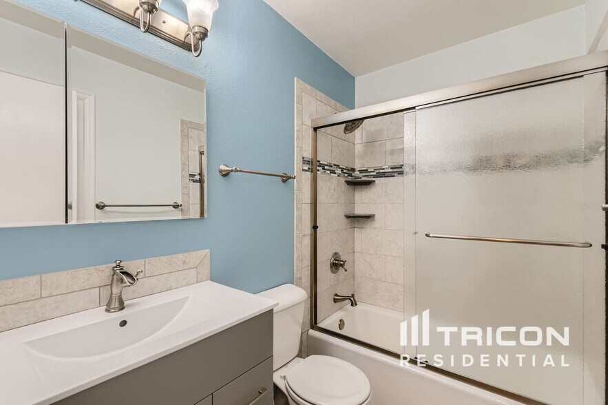 Building Photo - 1672 S Salida Way