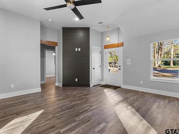 Building Photo - 1204 Poplar St