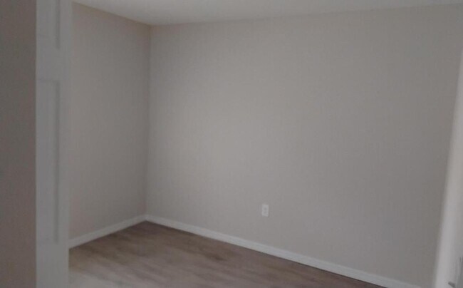Building Photo - 9426 N Manashee Dr