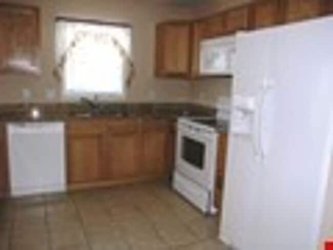 Building Photo - 611 Cedar St