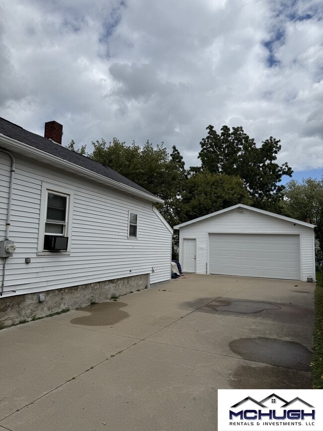 Building Photo - 954 Higgins Ave