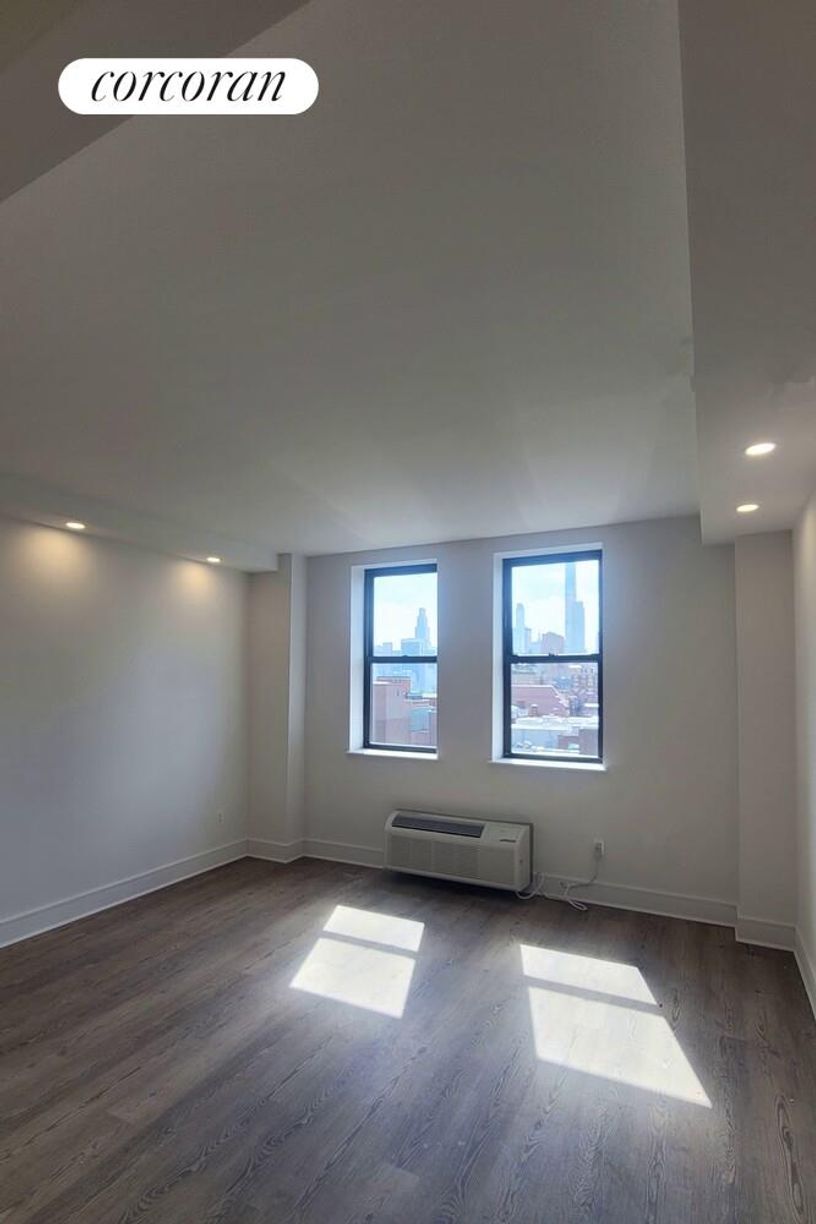 Building Photo - 45 W 81st St