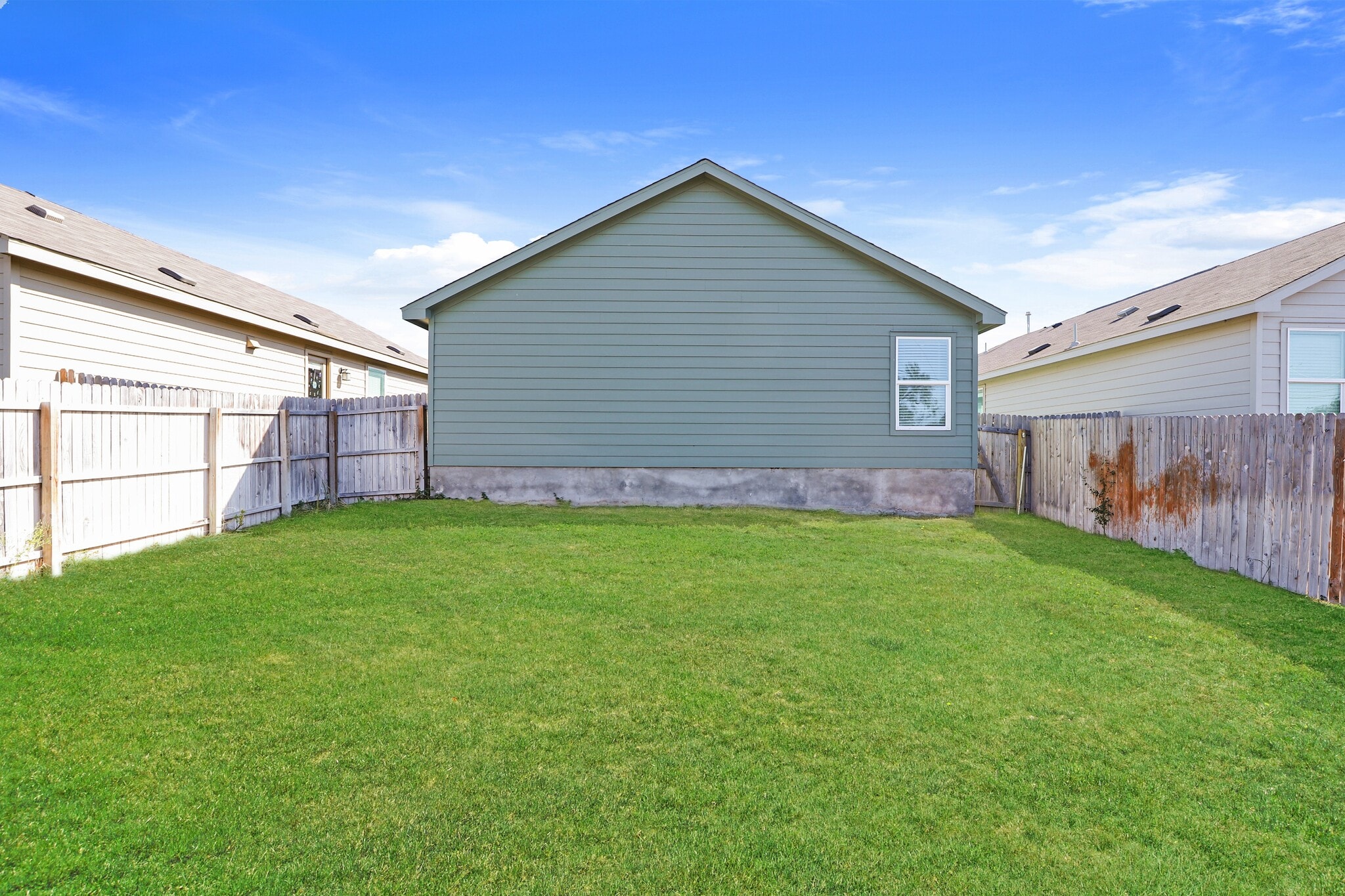 Building Photo - 13811 Weir Pl