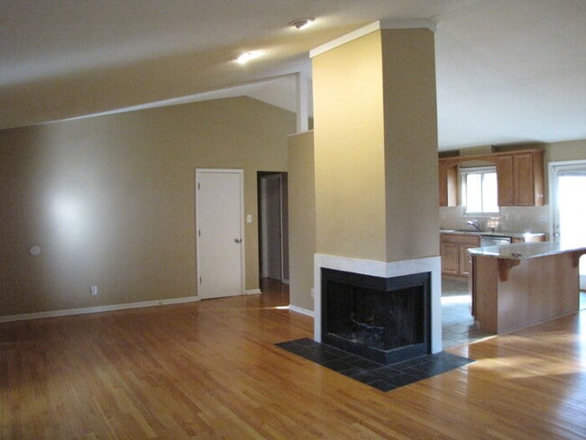Building Photo - 2813 Dogwood Rd