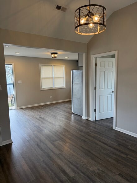 Building Photo - 545 E Division St