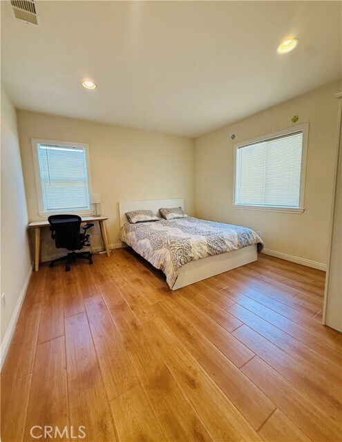 Building Photo - 5717 Alessandro Ave