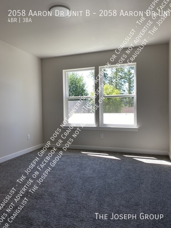 Building Photo - 2058 Aaron Dr