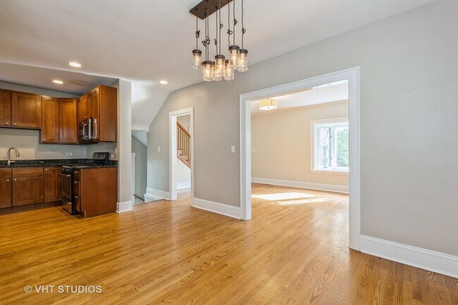 Building Photo - 621 Prairie Ave