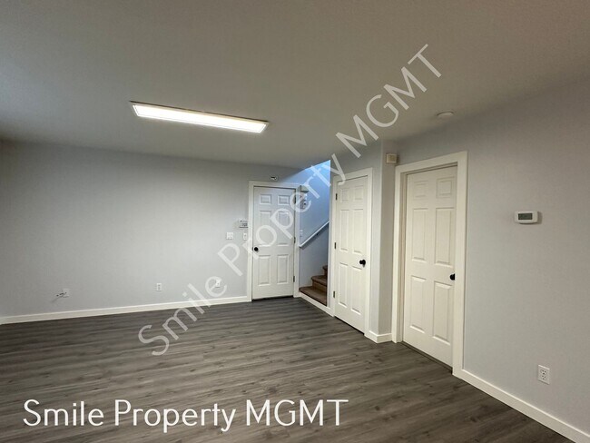 Building Photo - 3 Bedroom House in Happy Valley