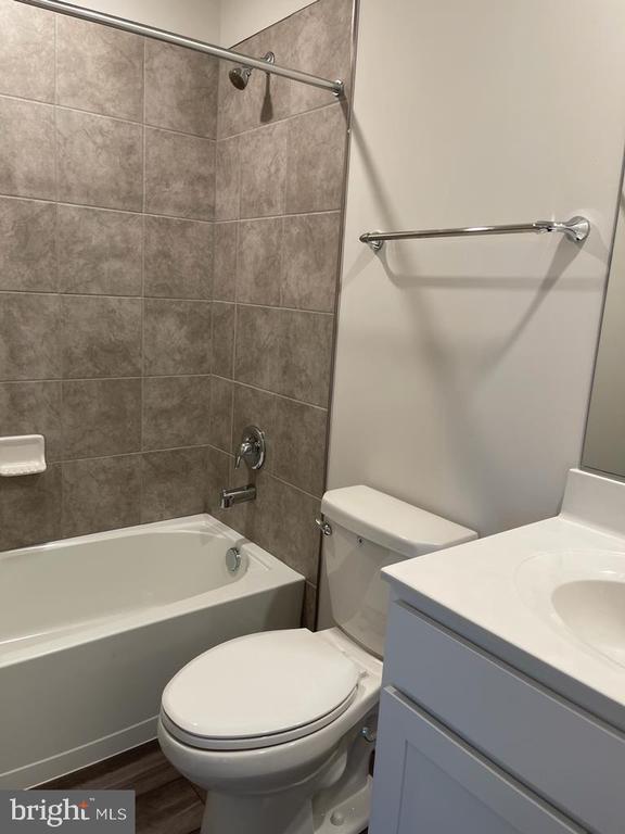 Building Photo - 123 Tye Ct