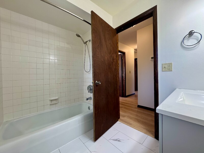 Building Photo - 1230-1230 N 10th Ave