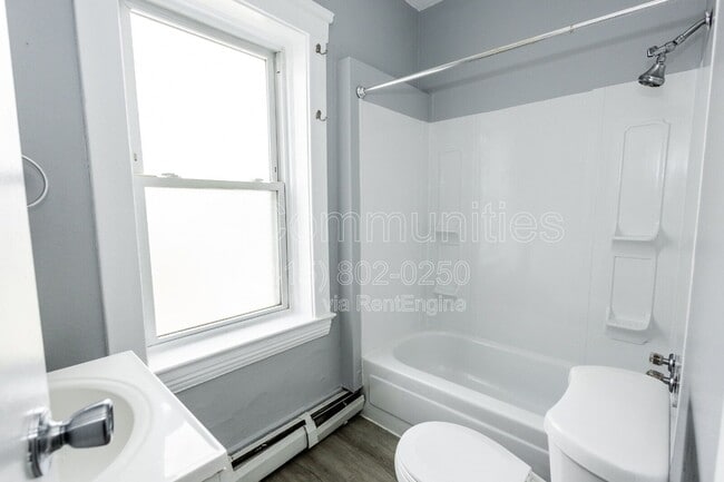 Building Photo - 1609 Lakewood Ave