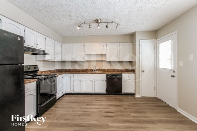 Building Photo - 241 Summit Ridge Dr