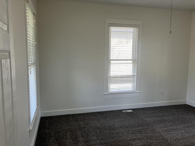 Building Photo - 207 Plum St