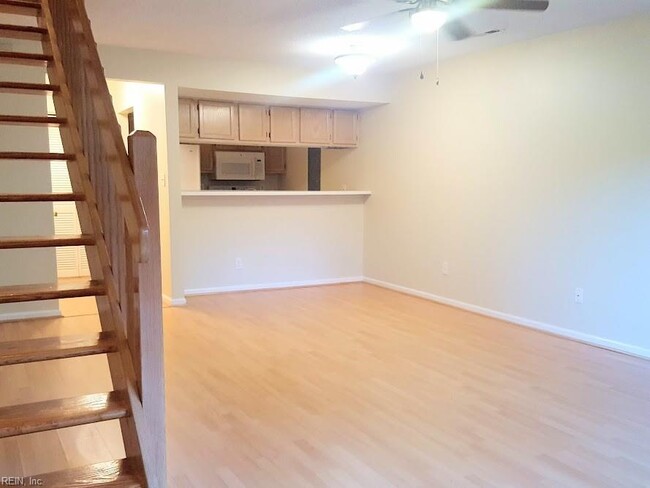Building Photo - 10 Tamarisk Quay