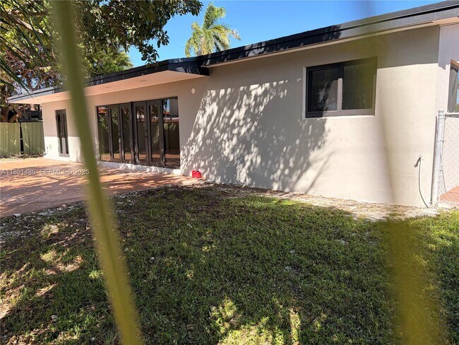 Building Photo - 2120 SW 84th Ave