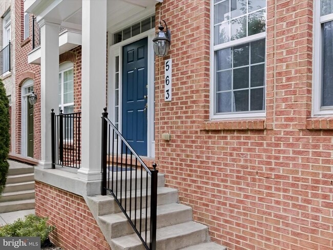 Building Photo - 563 Pelican Ave