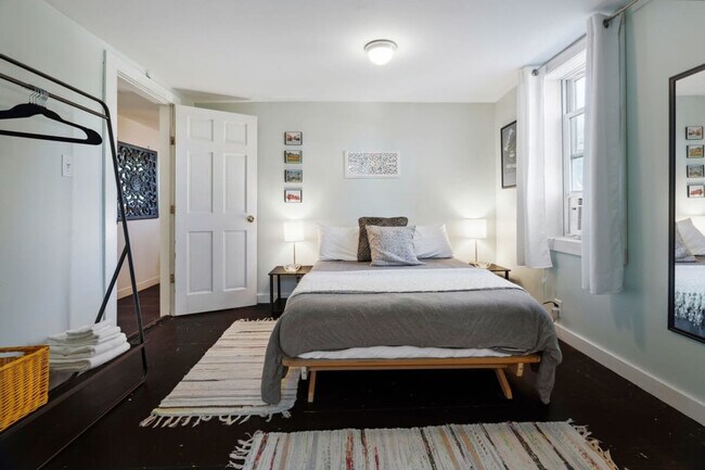 Building Photo - 78 Morning St