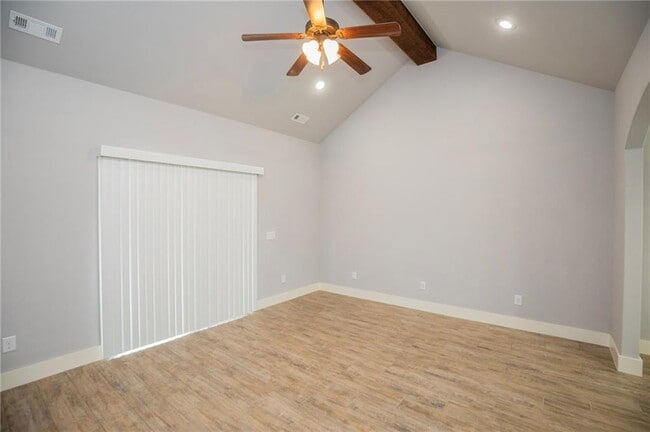 Building Photo - 212 Alder St