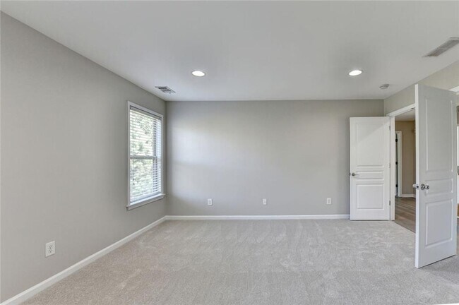 Building Photo - 4805 Shelbourne Dr