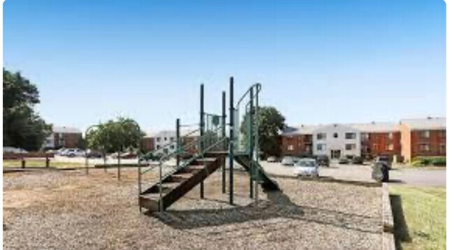 Building Photo - 125 Clubhouse Dr SW