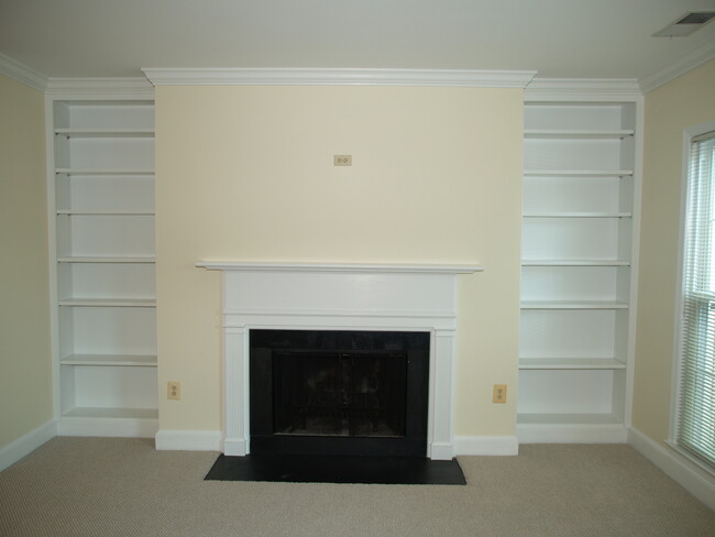 Living Room - 3287 Sutton Pl NW