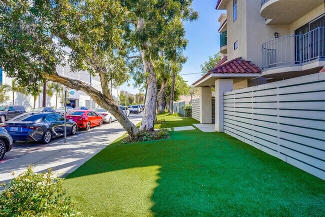 Sidewalk - Chelsey Apartments on Hoover