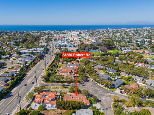 Building Photo - Beautifully Renovated Torrance Home!