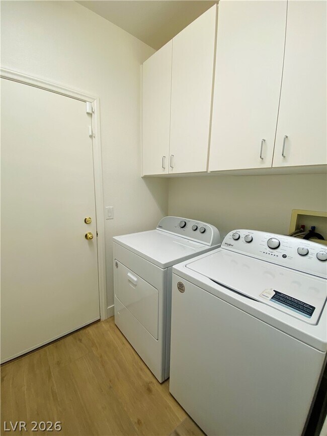 Building Photo - 8794 Timber Mesa St