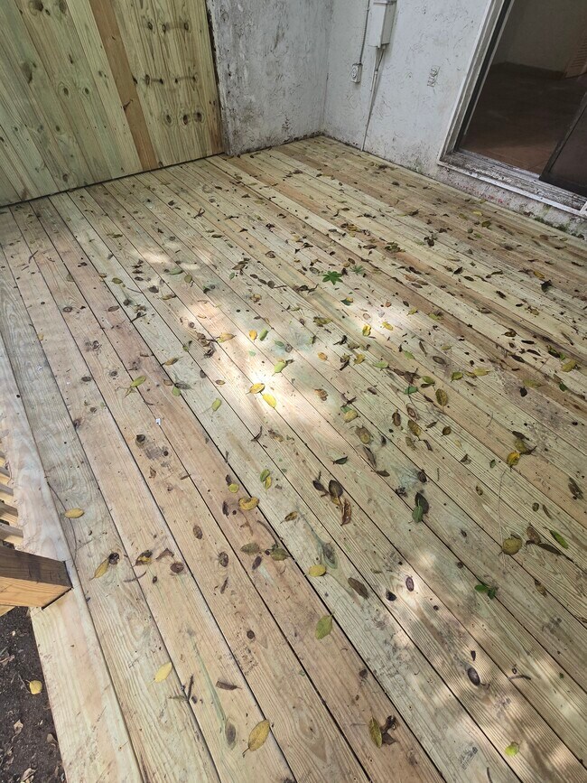 Building Photo - 1901 NW S River Dr