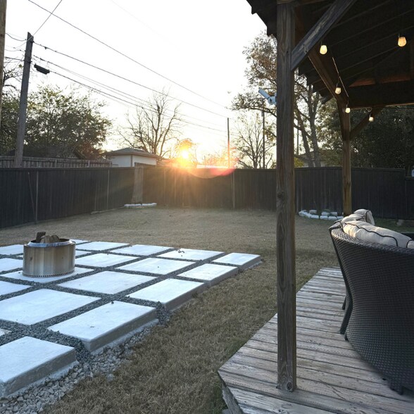 Building Photo - 1208 Noble Ave