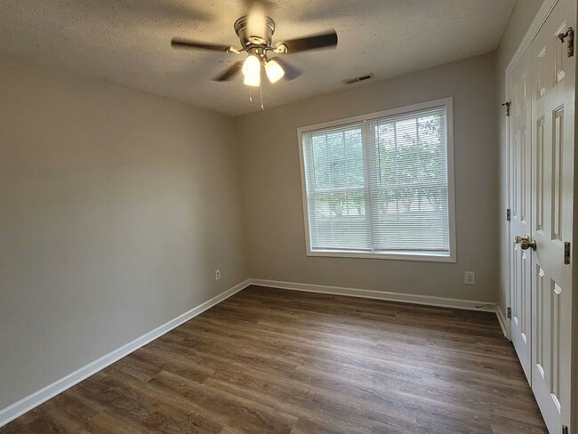 Building Photo - 317 Buckeye Dr