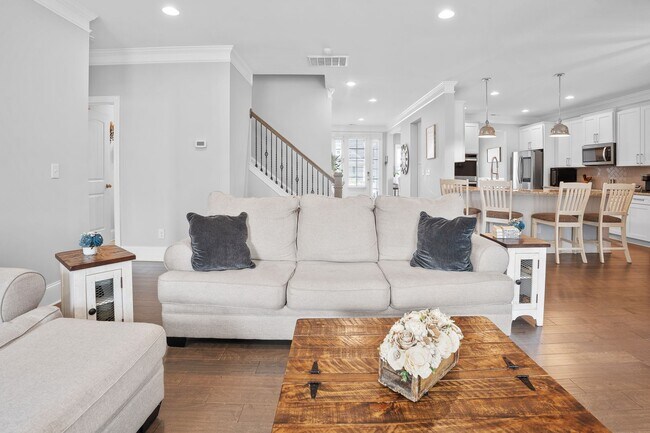 Building Photo - Stunning 4 bedroom 2.5 bath home located in Hampstead Wyndwater Community