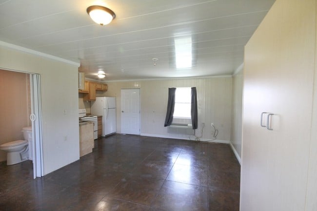 Building Photo - 103 8th St