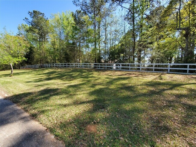 Building Photo - 13000 Main St