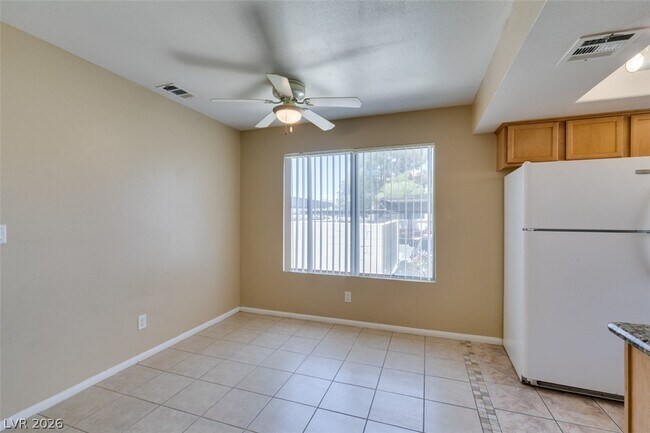 Building Photo - 7300 W Pirates Cove Rd