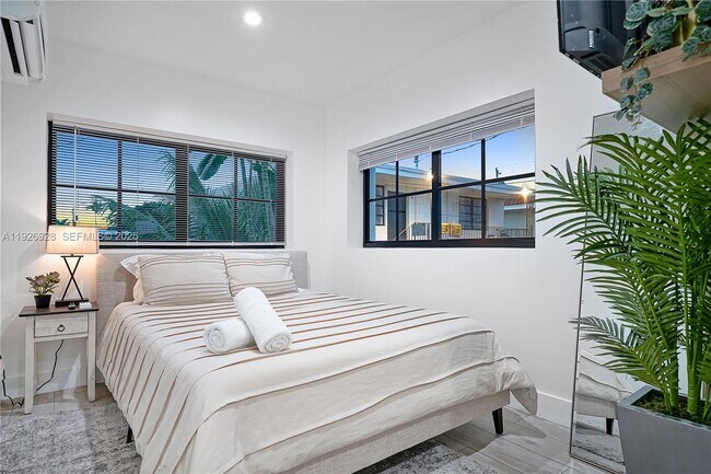 Building Photo - 1720 SW 11th St