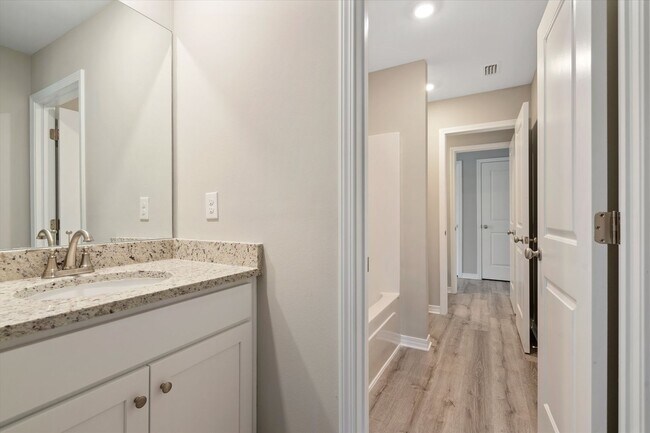 Building Photo - 4 Bedroom Beauty in Foley