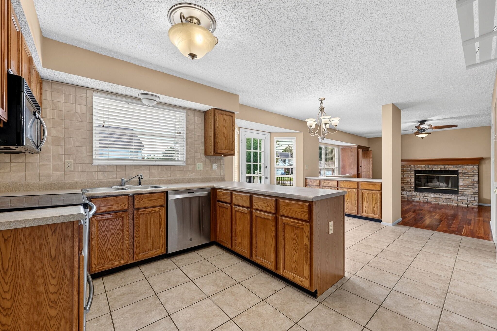 Building Photo - 2600 Northcliffe Dr