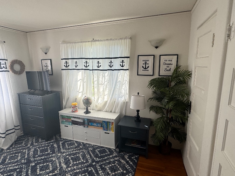 Building Photo - 814 Encino Ln