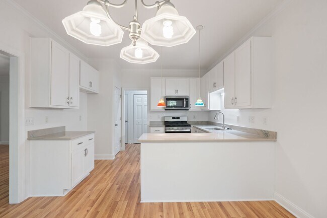 Building Photo - Pittsboro Three Bedroom Home with Large bonus August Availability!