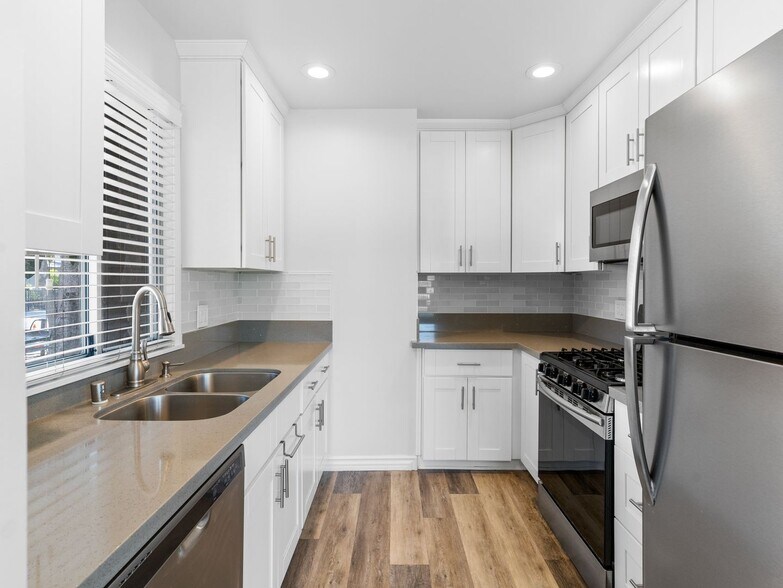 Building Photo - 1340 W Parade St