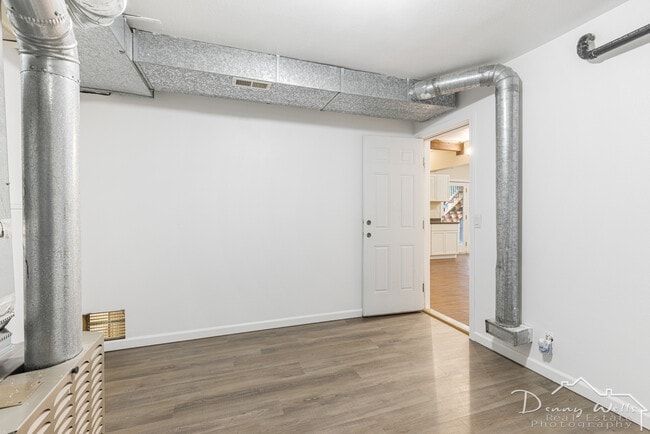 Building Photo - 5701 Kallander Ave