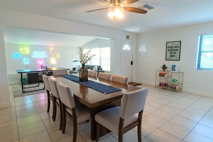 Building Photo - 7531 Simms St