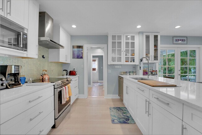 Building Photo - 1708 Sunset Isle Rd